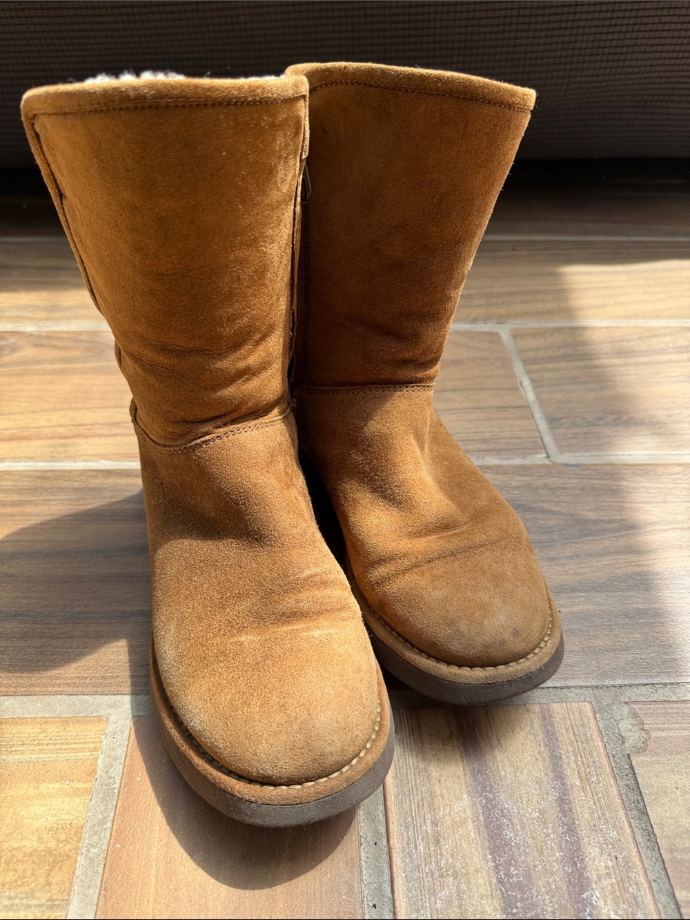UGG Classic Short Boots Chestnut Brown